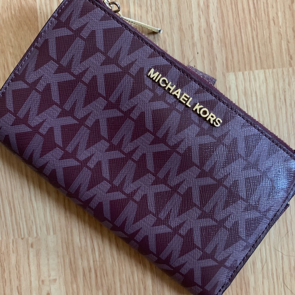 Michael Kors Wallet - LIKE NEW